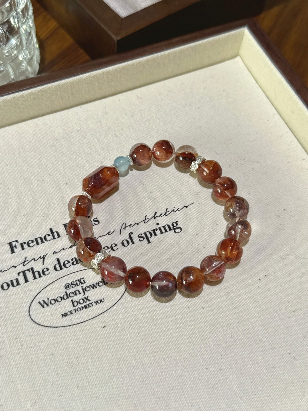 ▫️▪️ Red gum flower aquamarine gum flower with the shape of the bracelet